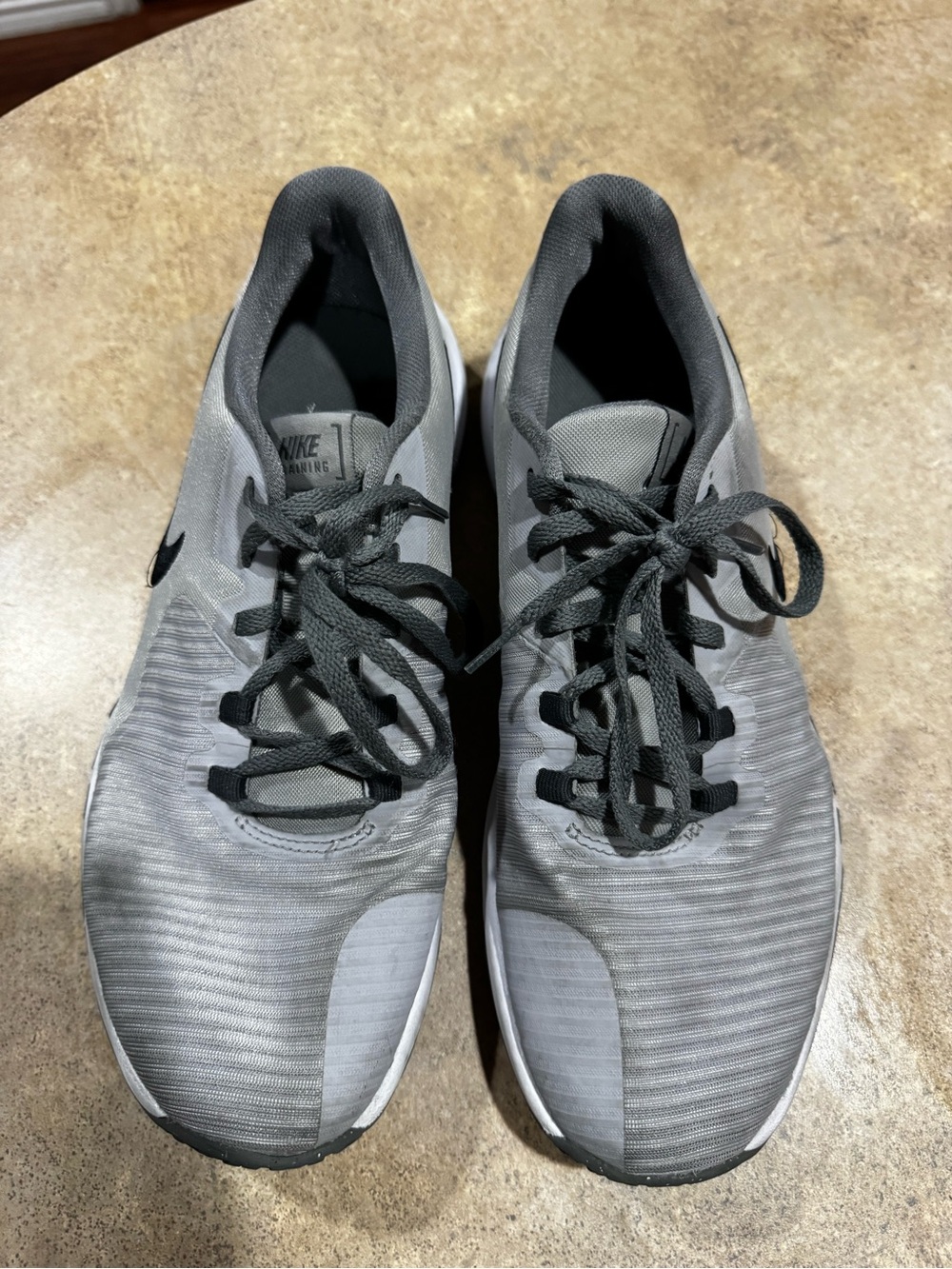 Nike athletic tennis shoes 10 - Picture 4 of 7